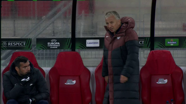 Dan Petrescu, un car de nervi la meciul cu AZ Alkmaar! Faza care l-a scos din sărite_8