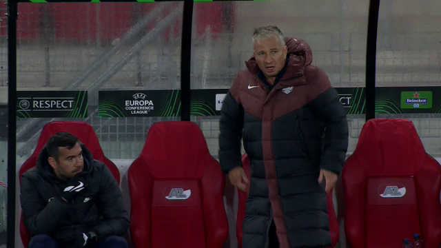Dan Petrescu, un car de nervi la meciul cu AZ Alkmaar! Faza care l-a scos din sărite_10