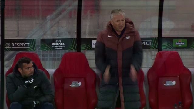 Dan Petrescu, un car de nervi la meciul cu AZ Alkmaar! Faza care l-a scos din sărite_11