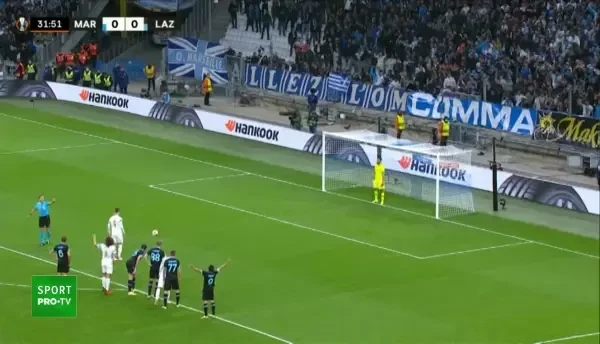 Milik deschide scorul din penalty.