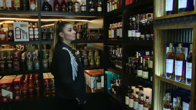 Există viață și după Reghecampf! :) Anamaria Prodan și-a deschis o nouă afacere și vinde o sticlă de alcool cu 150 000 de dolari_3