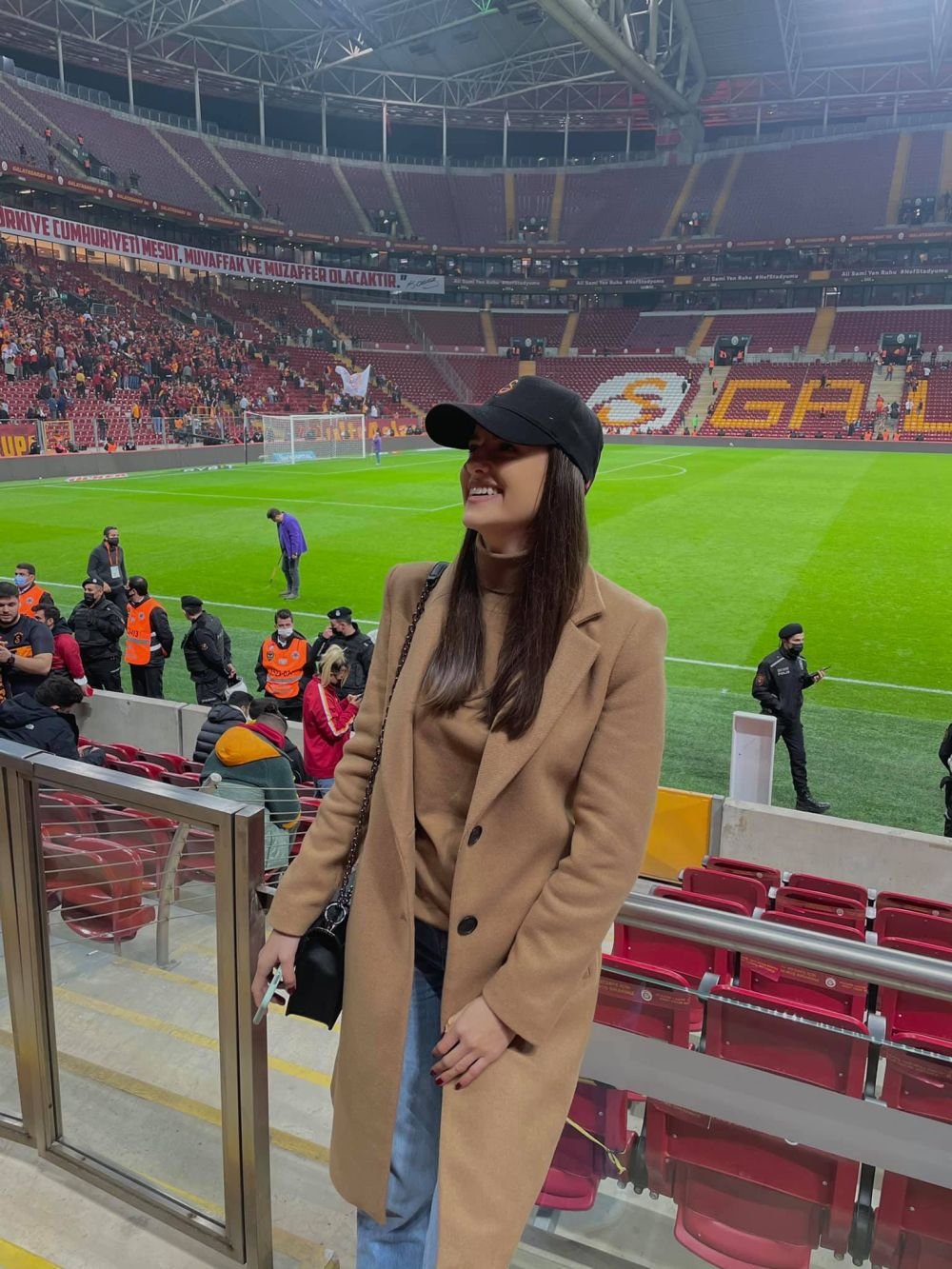 Talisman norocos pentru Olimpiu Moruțan. Cine l-a urmărit din tribune la meciul în care a marcat un gol spectaculos _3