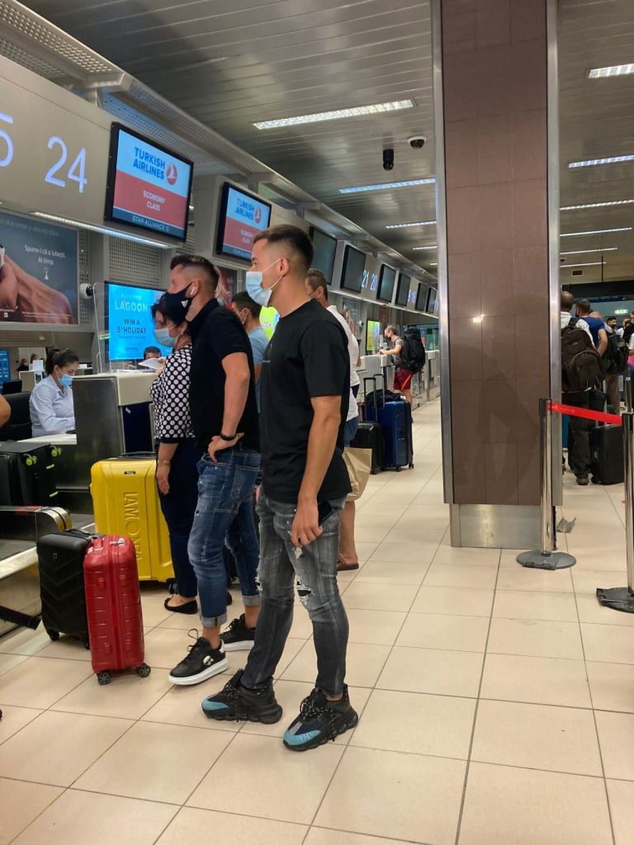 Talisman norocos pentru Olimpiu Moruțan. Cine l-a urmărit din tribune la meciul în care a marcat un gol spectaculos _10