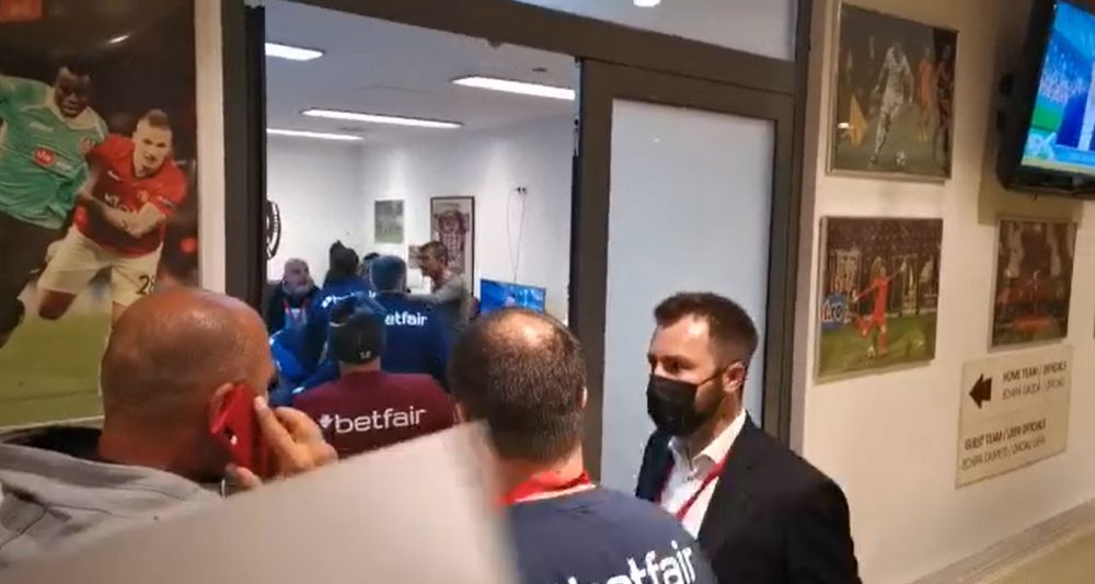 Talisman norocos pentru Olimpiu Moruțan. Cine l-a urmărit din tribune la meciul în care a marcat un gol spectaculos _19