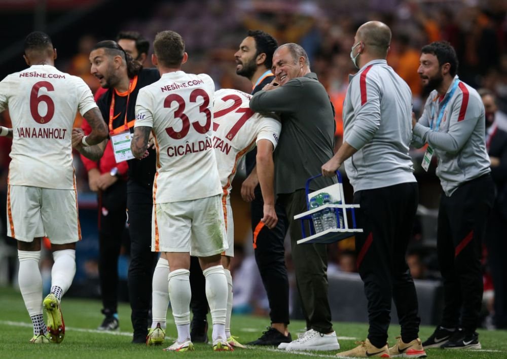 Talisman norocos pentru Olimpiu Moruțan. Cine l-a urmărit din tribune la meciul în care a marcat un gol spectaculos _24