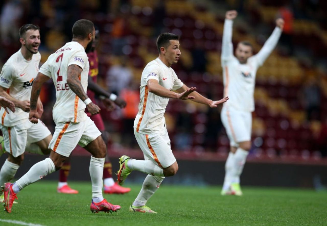 Talisman norocos pentru Olimpiu Moruțan. Cine l-a urmărit din tribune la meciul în care a marcat un gol spectaculos _28