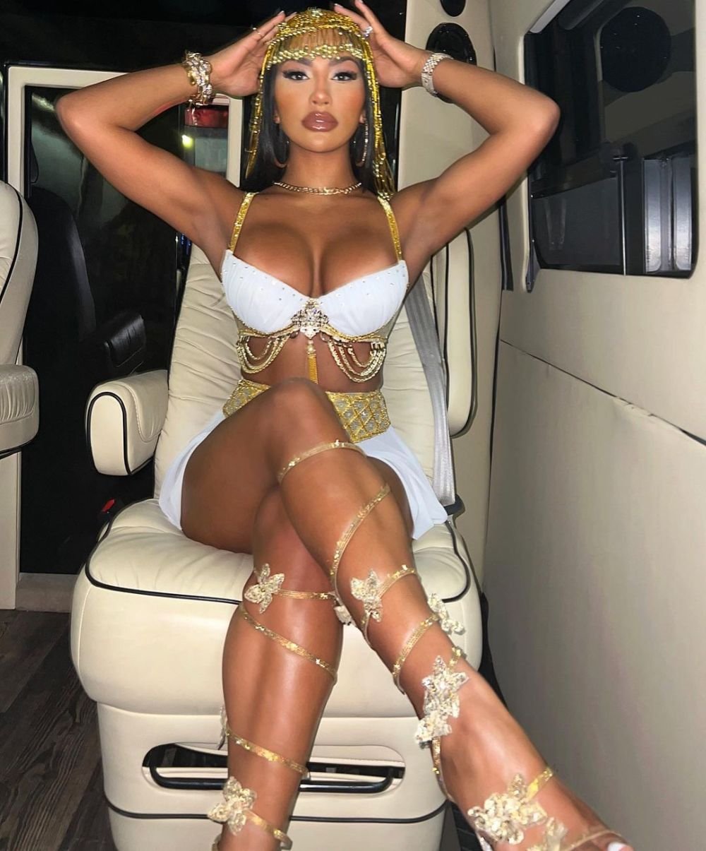Floyd Mayweather are cu ce să se mândrească. Cum arată iubita celebrului boxer: formele sunt punctul ei forte _16