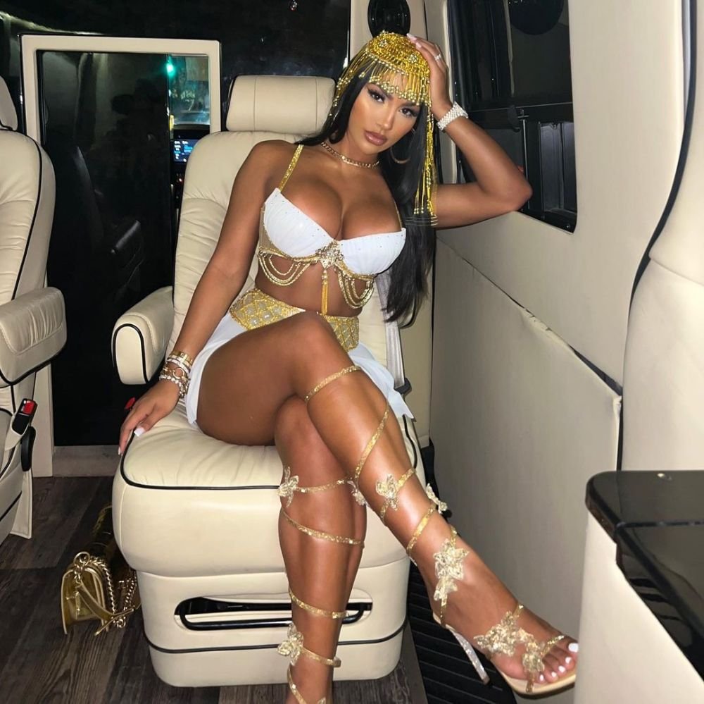 Floyd Mayweather are cu ce să se mândrească. Cum arată iubita celebrului boxer: formele sunt punctul ei forte _19