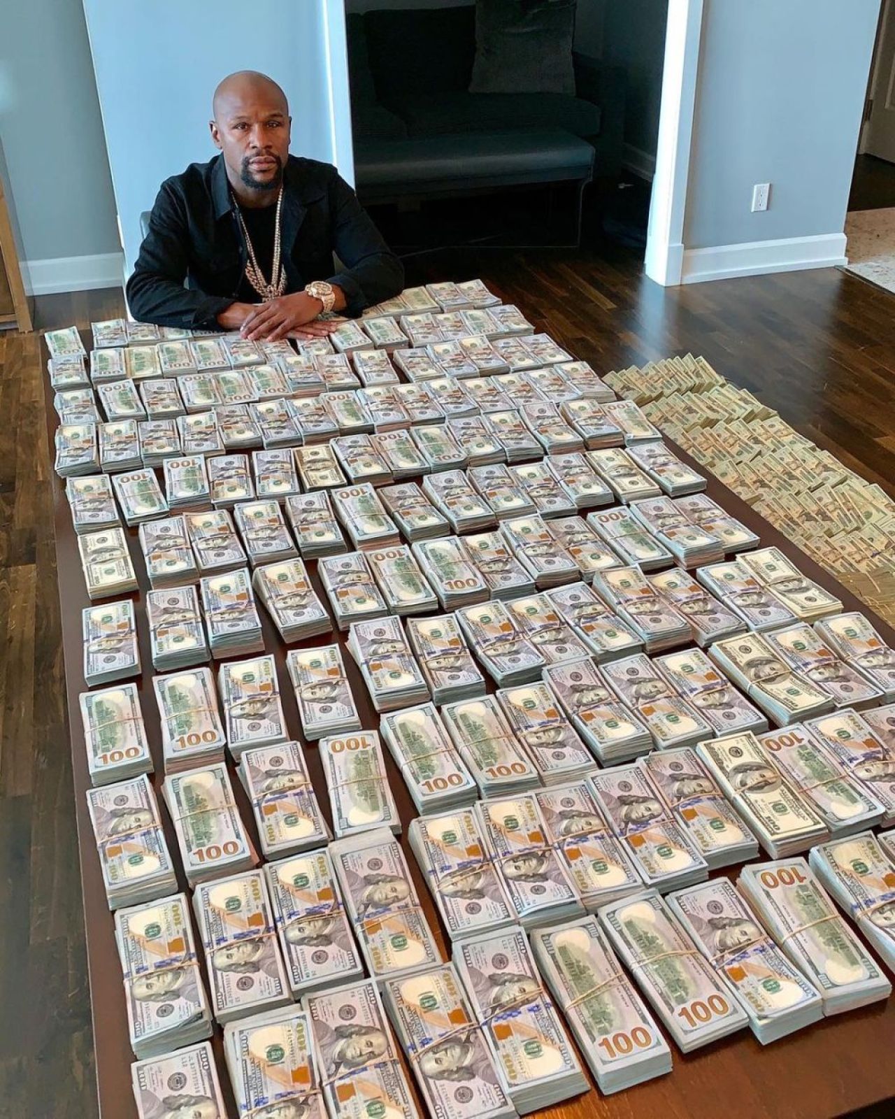 Floyd Mayweather are cu ce să se mândrească. Cum arată iubita celebrului boxer: formele sunt punctul ei forte _21