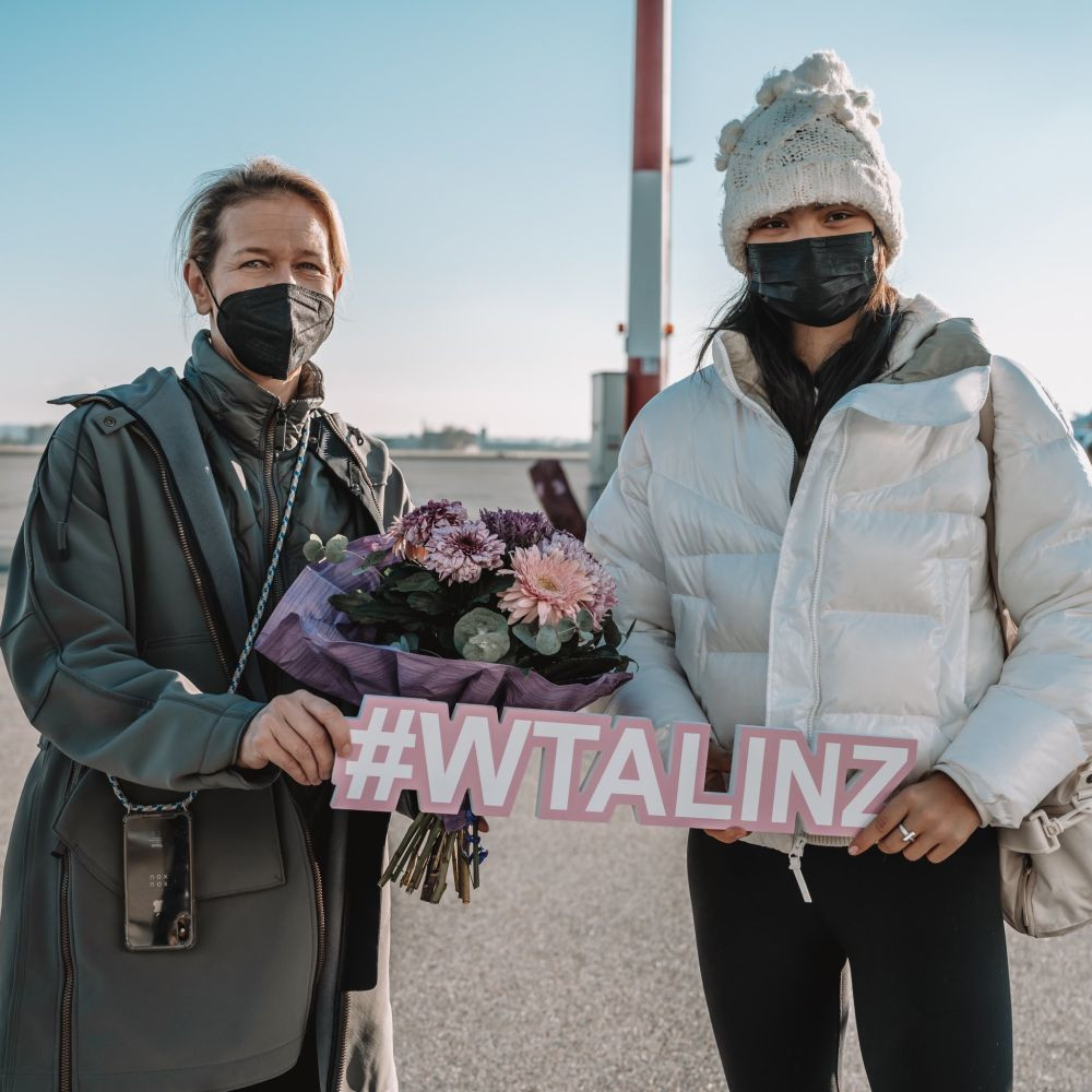 Modestie de campioană! Simona Halep a călătorit cu trenul &icirc;nspre Linz: cum au așteptat-o austriecii, &icirc;n gară