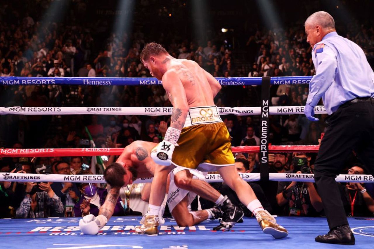 K.O pentru istorie! Saul 'Canelo' Alvarez l-a demolat pe Caleb Plant și a realizat o super-performanță _1