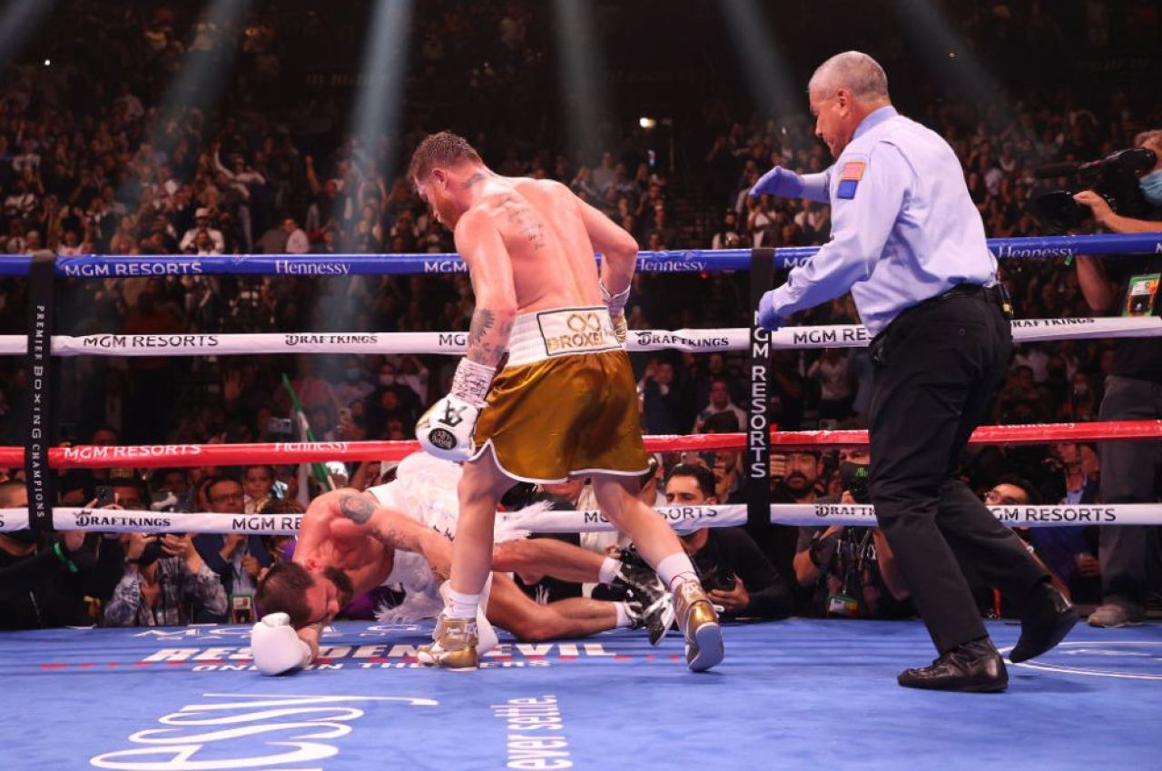 K.O pentru istorie! Saul 'Canelo' Alvarez l-a demolat pe Caleb Plant și a realizat o super-performanță _4