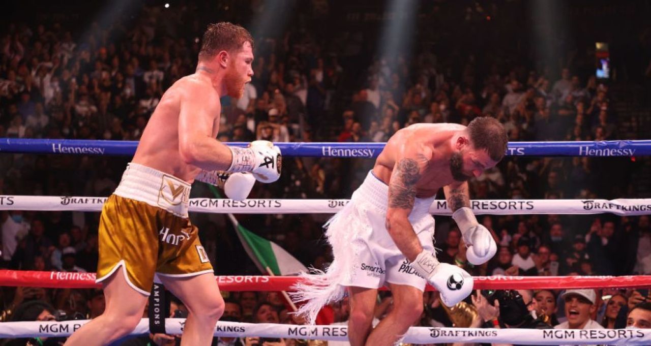 K.O pentru istorie! Saul 'Canelo' Alvarez l-a demolat pe Caleb Plant și a realizat o super-performanță _6