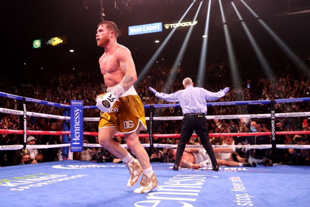 K.O pentru istorie! Saul 'Canelo' Alvarez l-a demolat pe Caleb Plant și a realizat o super-performanță _15