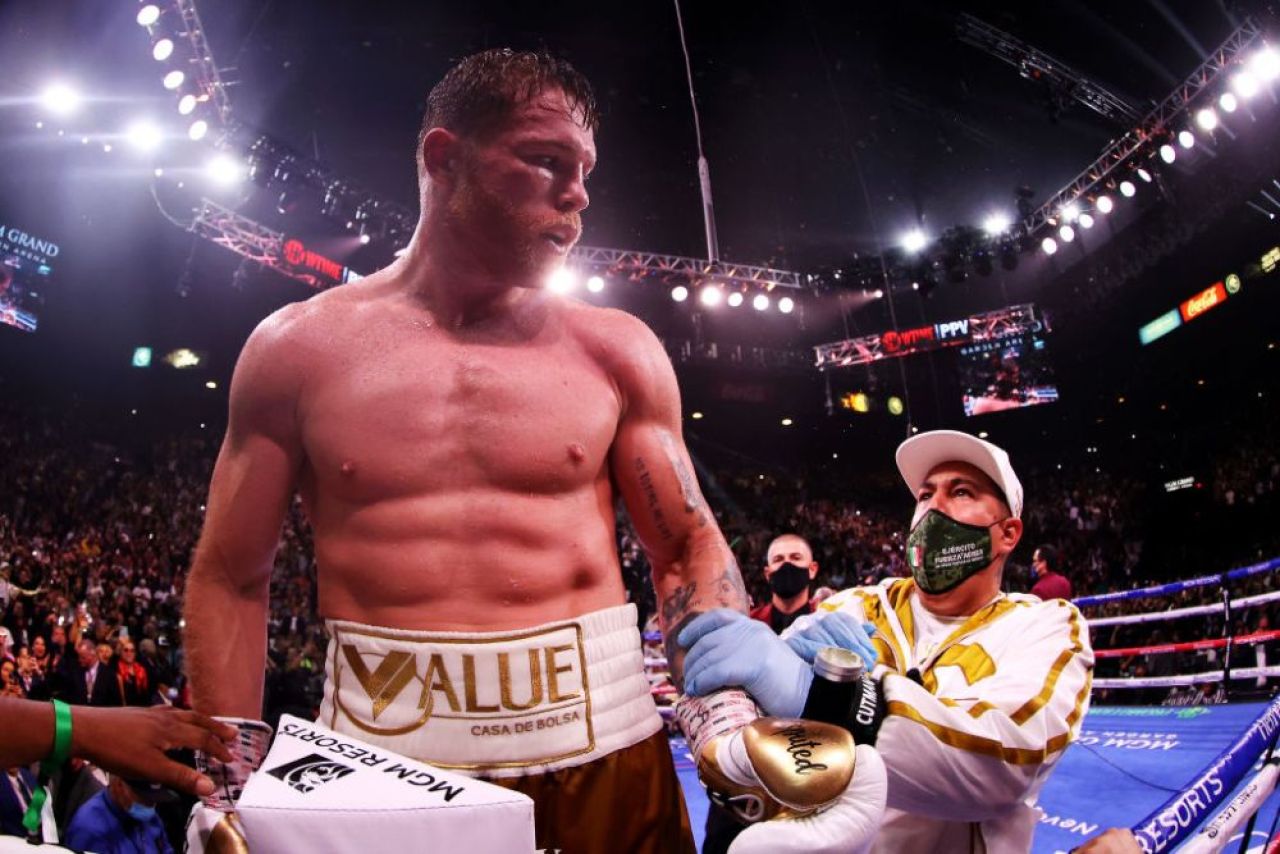 K.O pentru istorie! Saul 'Canelo' Alvarez l-a demolat pe Caleb Plant și a realizat o super-performanță _17