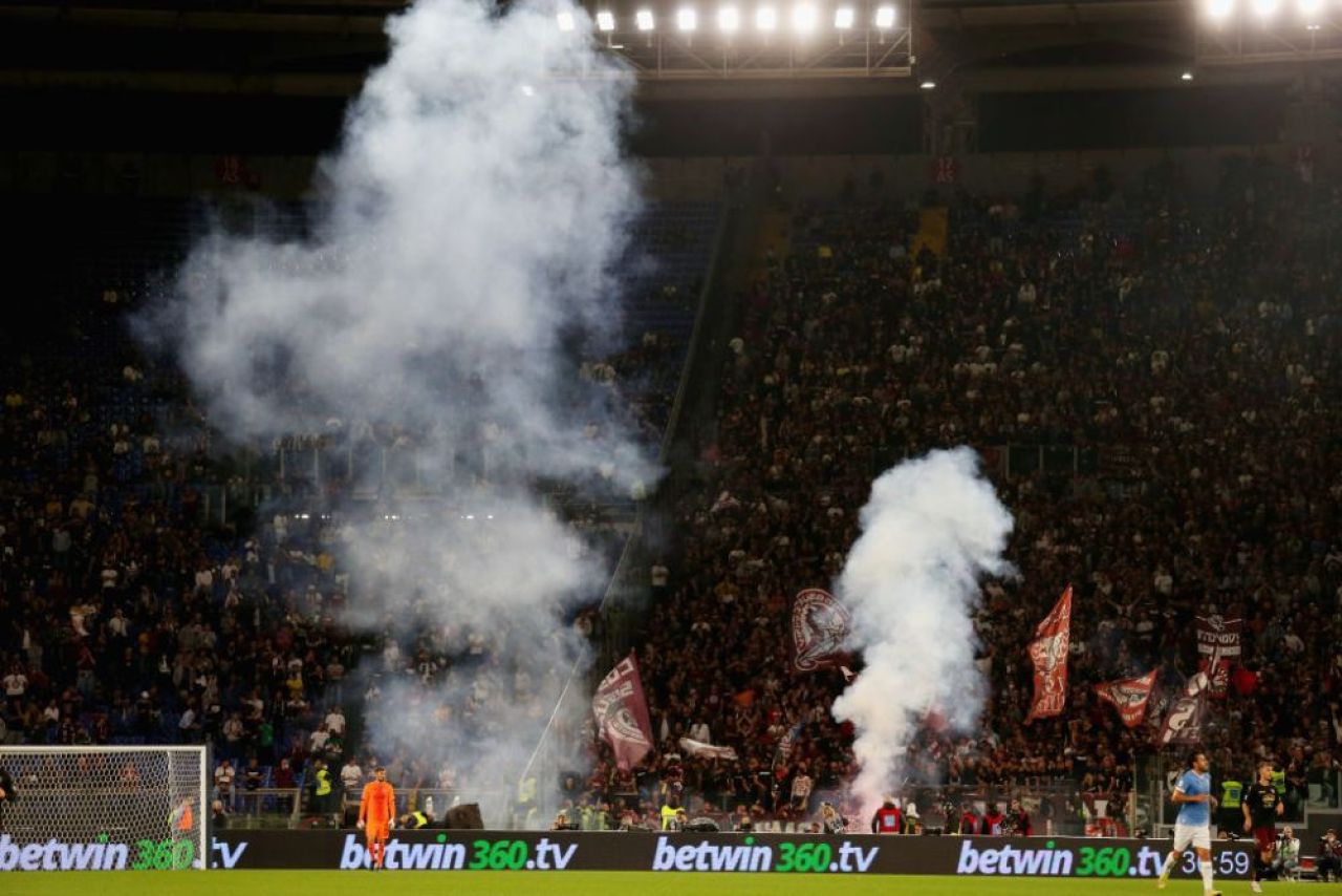 Scandal imens în Italia! Trei fani ar fi fost înjunghiați în afara stadionului Olimpico la întâlnirea dintre Lazio și Salernitana_2