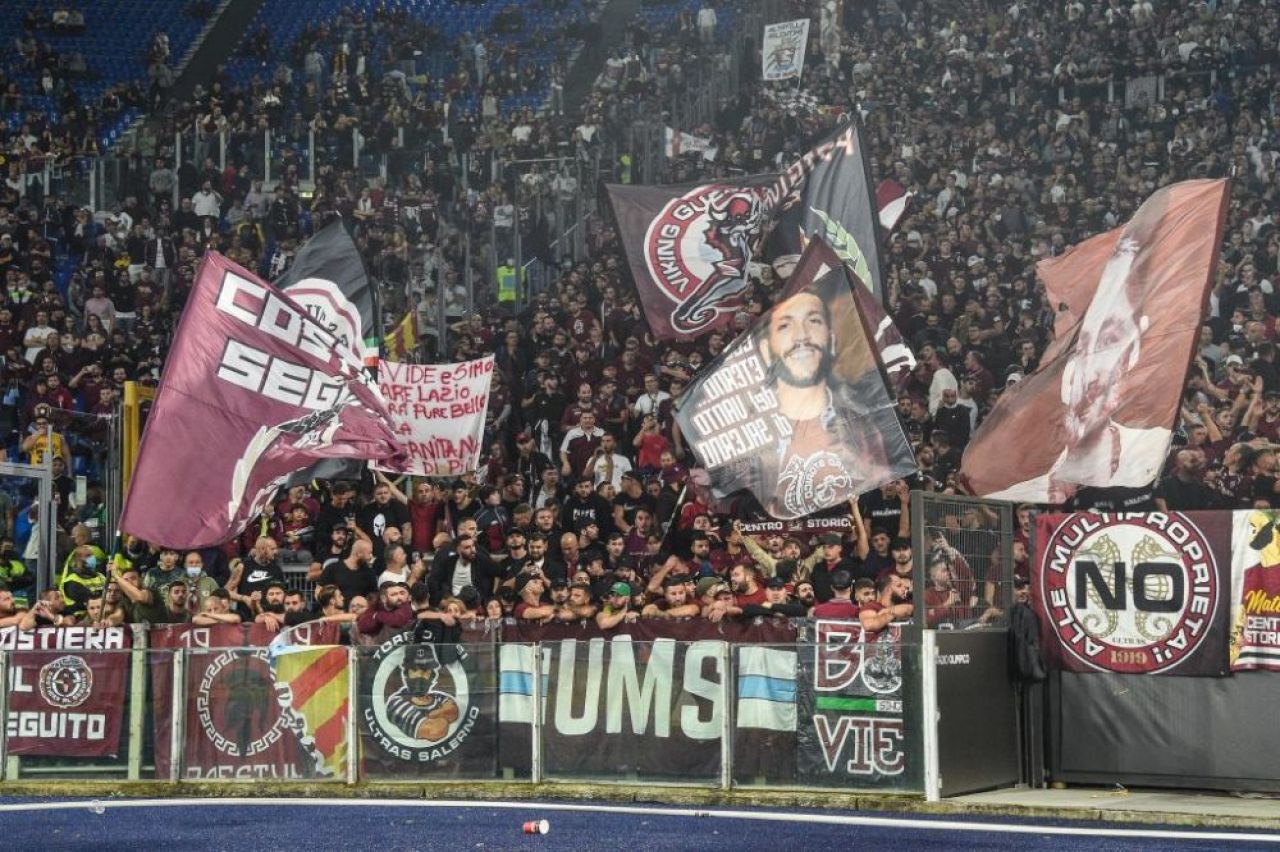 Scandal imens în Italia! Trei fani ar fi fost înjunghiați în afara stadionului Olimpico la întâlnirea dintre Lazio și Salernitana_3