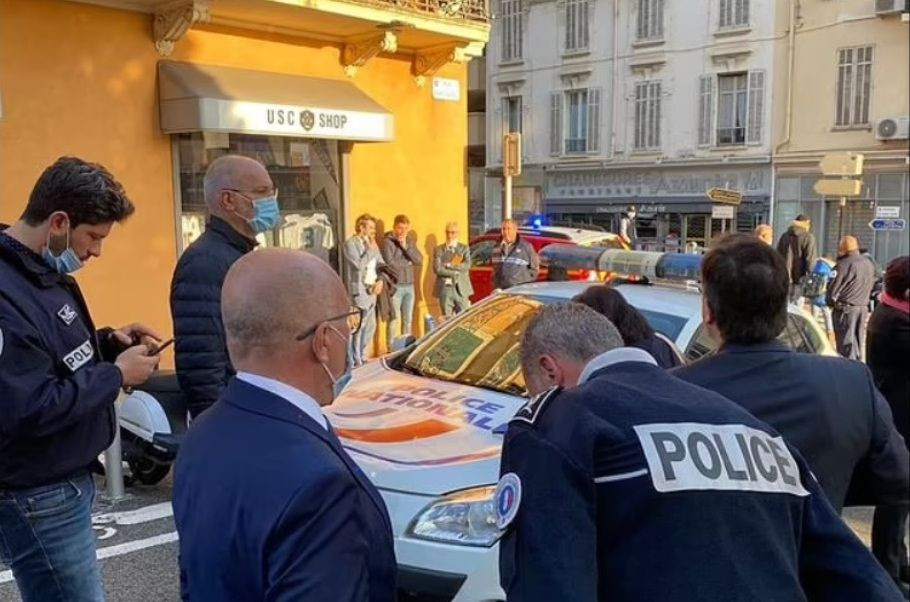 A avut loc un nou atac terorist &icirc;n Franța! Un jihadist a &icirc;njunghiat polițiști &icirc;n orașul Cannes