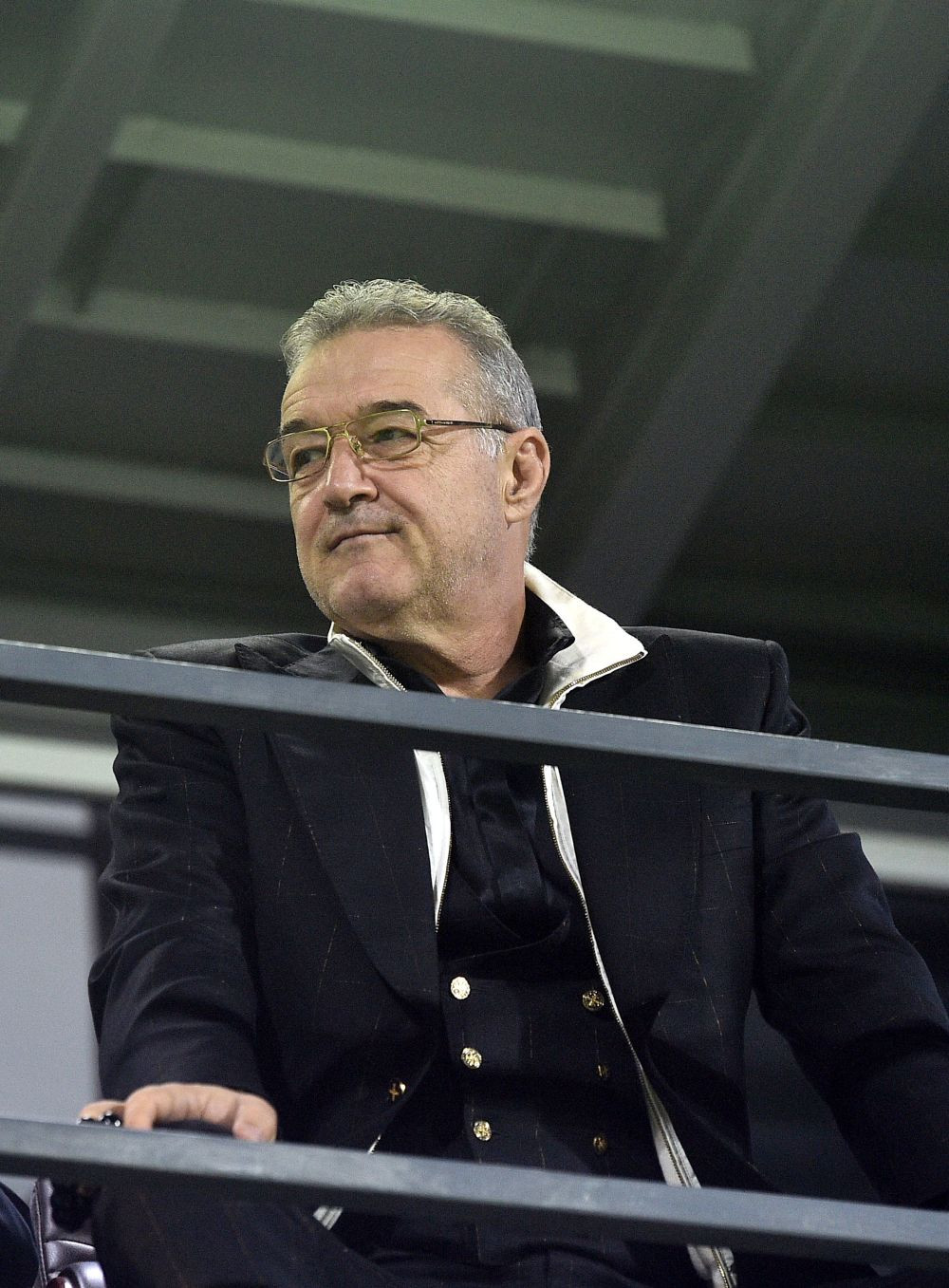 Gigi Becali pune sare pe 