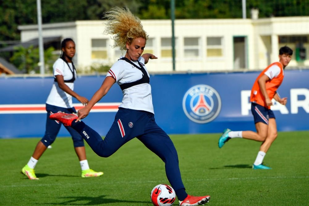Noi detalii în cazul fotbalistei de la PSG snopită cu ranga de oameni pe care i-ar fi plătit chiar colega ei _5