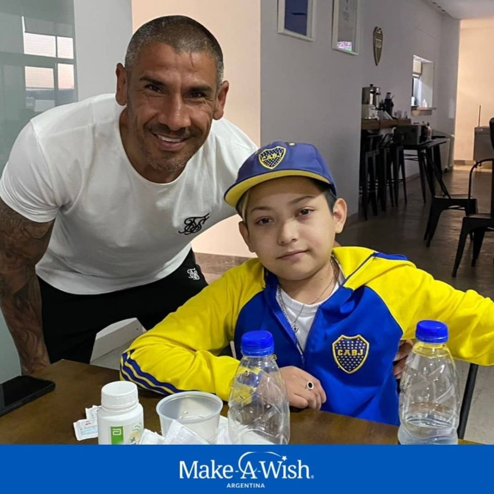 Gestul impresionant pe care Riquelme l-a făcut pentru un copil bolnav. Reacția puștiului e cu adevărat emoționantă_1