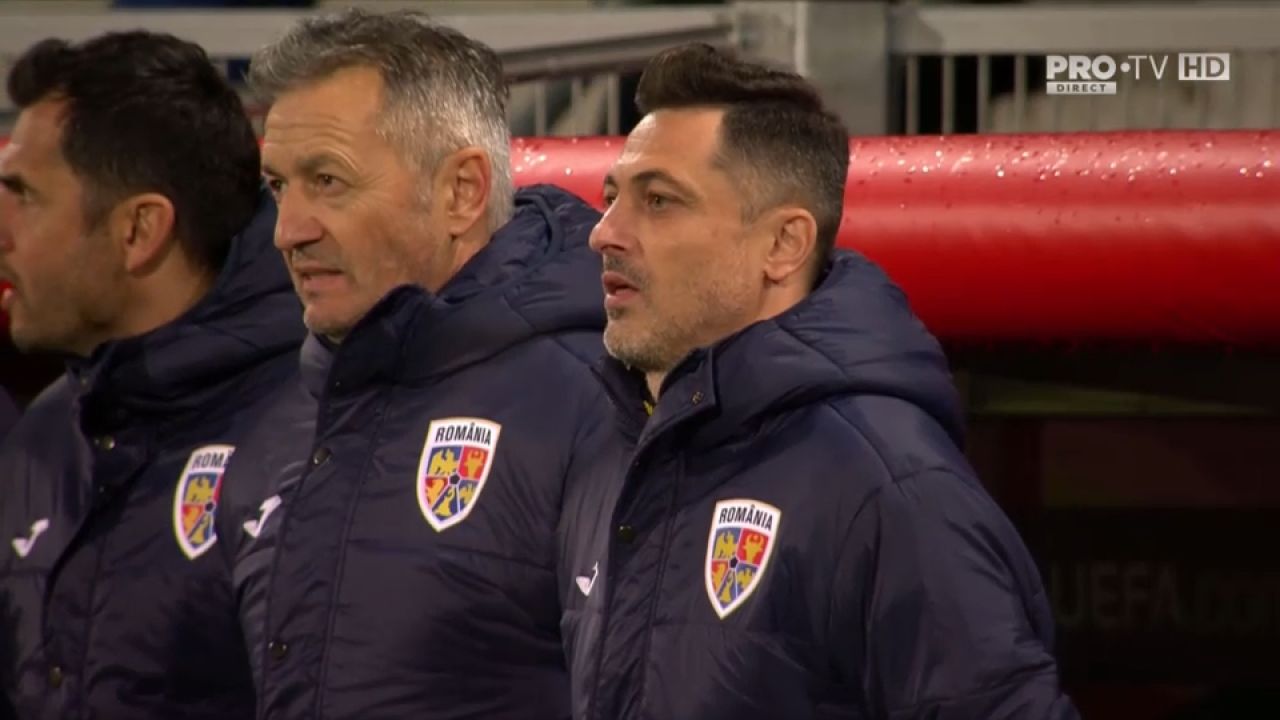 Atmosferă incredibilă pe stadionul din Vaduz. Peste 2000 de români au cântat cu sufletul la gură imnul național _1