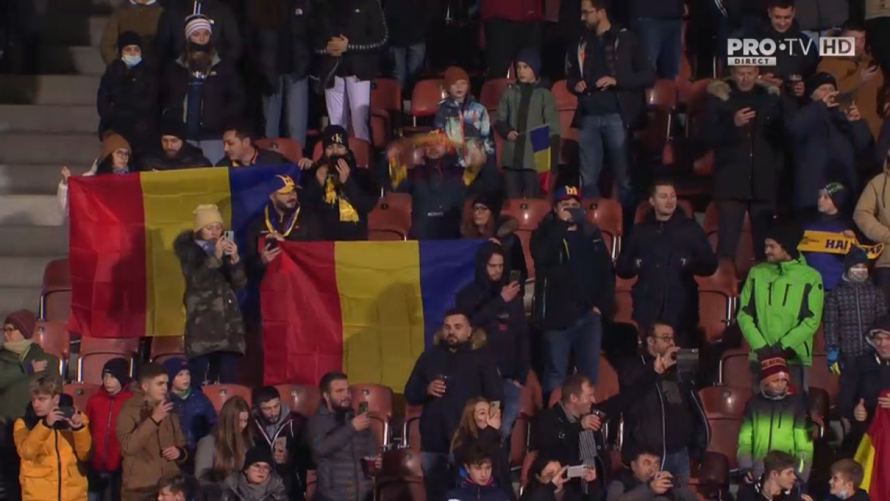 Atmosferă incredibilă pe stadionul din Vaduz. Peste 2000 de români au cântat cu sufletul la gură imnul național _2