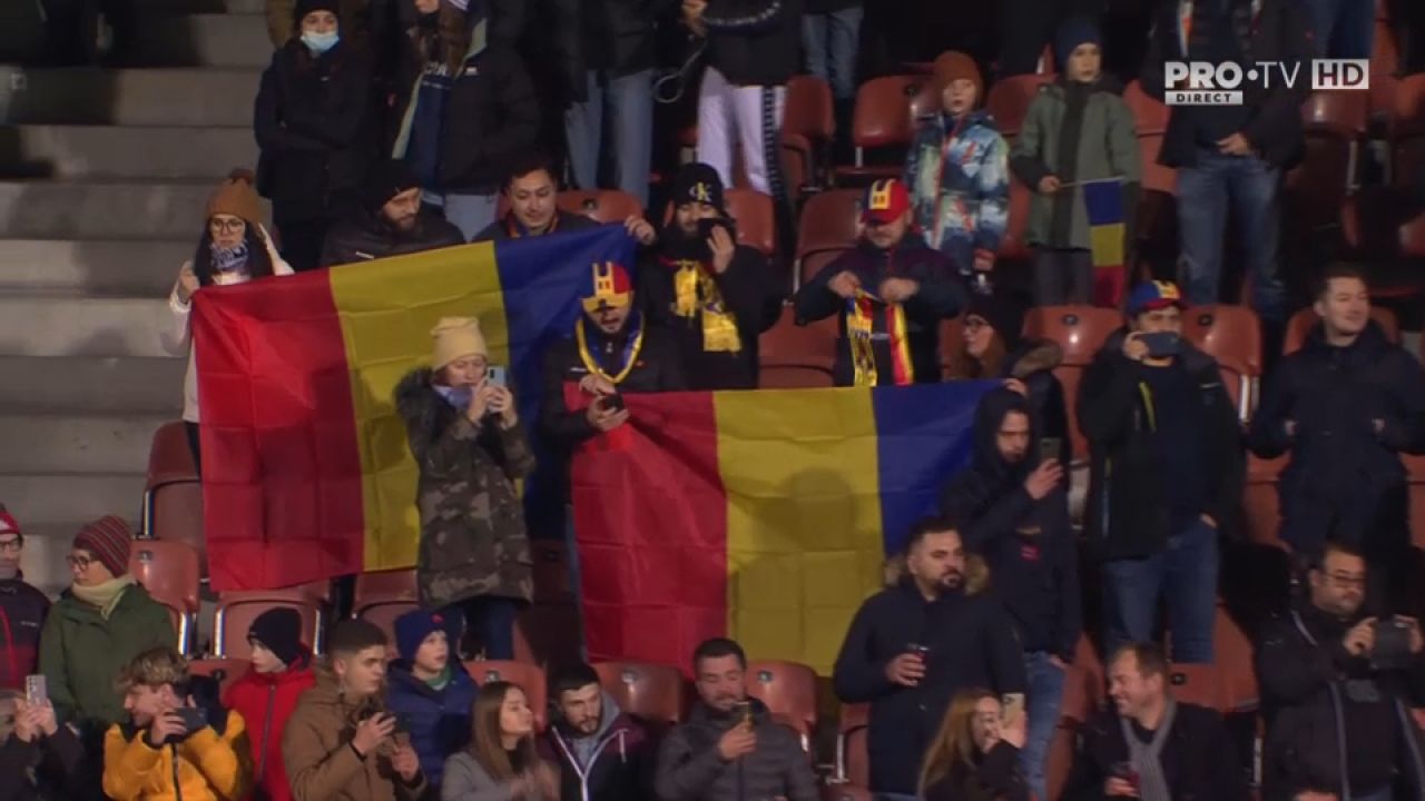 Atmosferă incredibilă pe stadionul din Vaduz. Peste 2000 de români au cântat cu sufletul la gură imnul național _3