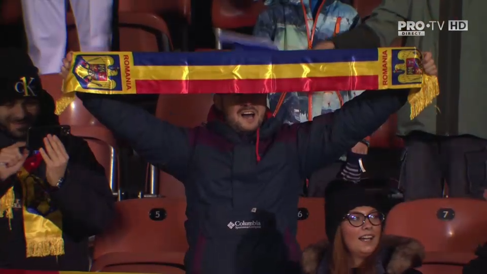 Atmosferă incredibilă pe stadionul din Vaduz. Peste 2000 de români au cântat cu sufletul la gură imnul național _5