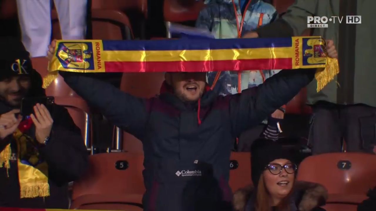 Atmosferă incredibilă pe stadionul din Vaduz. Peste 2000 de români au cântat cu sufletul la gură imnul național _5