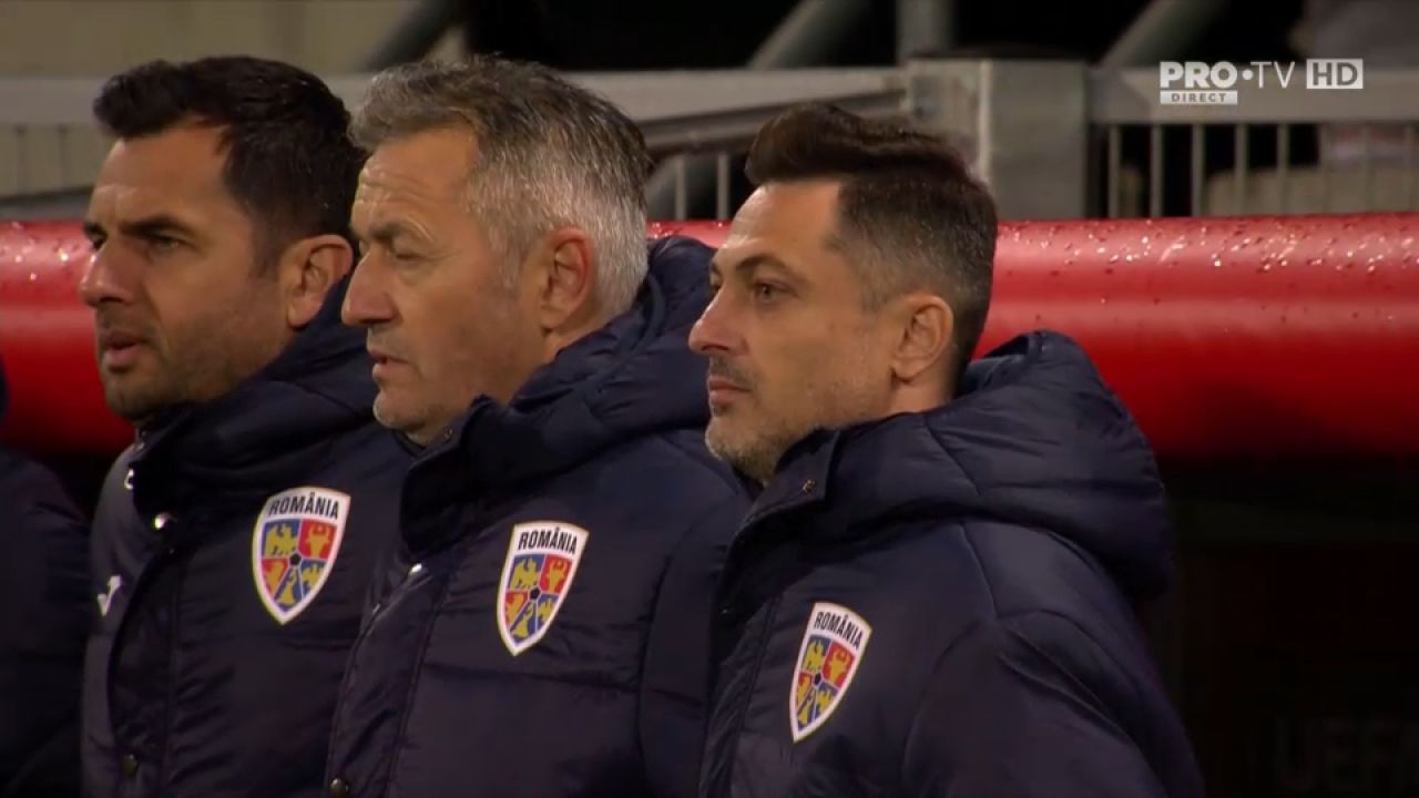 Atmosferă incredibilă pe stadionul din Vaduz. Peste 2000 de români au cântat cu sufletul la gură imnul național _6
