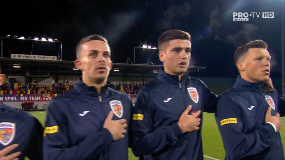 Atmosferă incredibilă pe stadionul din Vaduz. Peste 2000 de români au cântat cu sufletul la gură imnul național _7