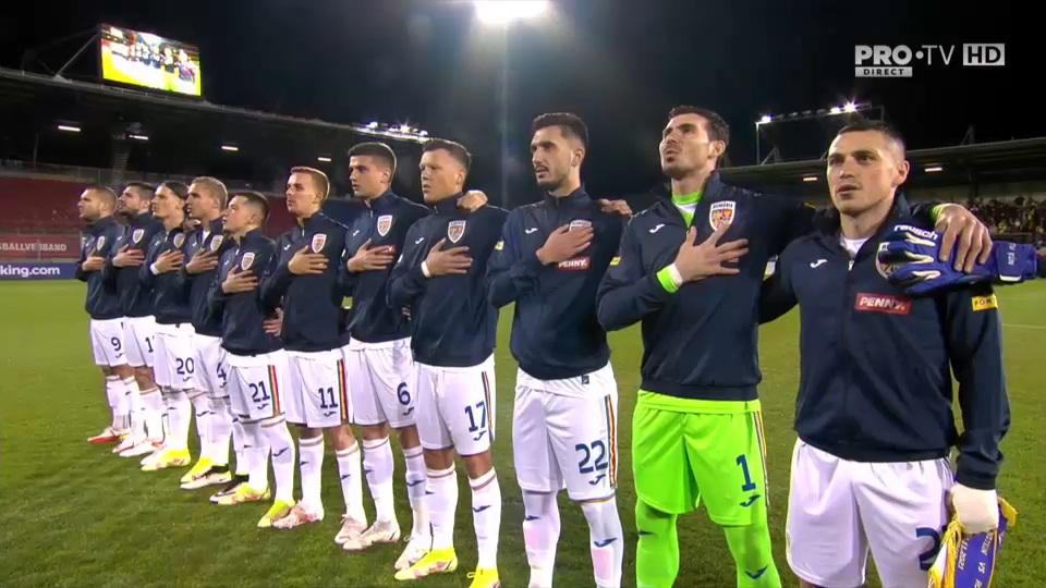 Atmosferă incredibilă pe stadionul din Vaduz. Peste 2000 de români au cântat cu sufletul la gură imnul național _12