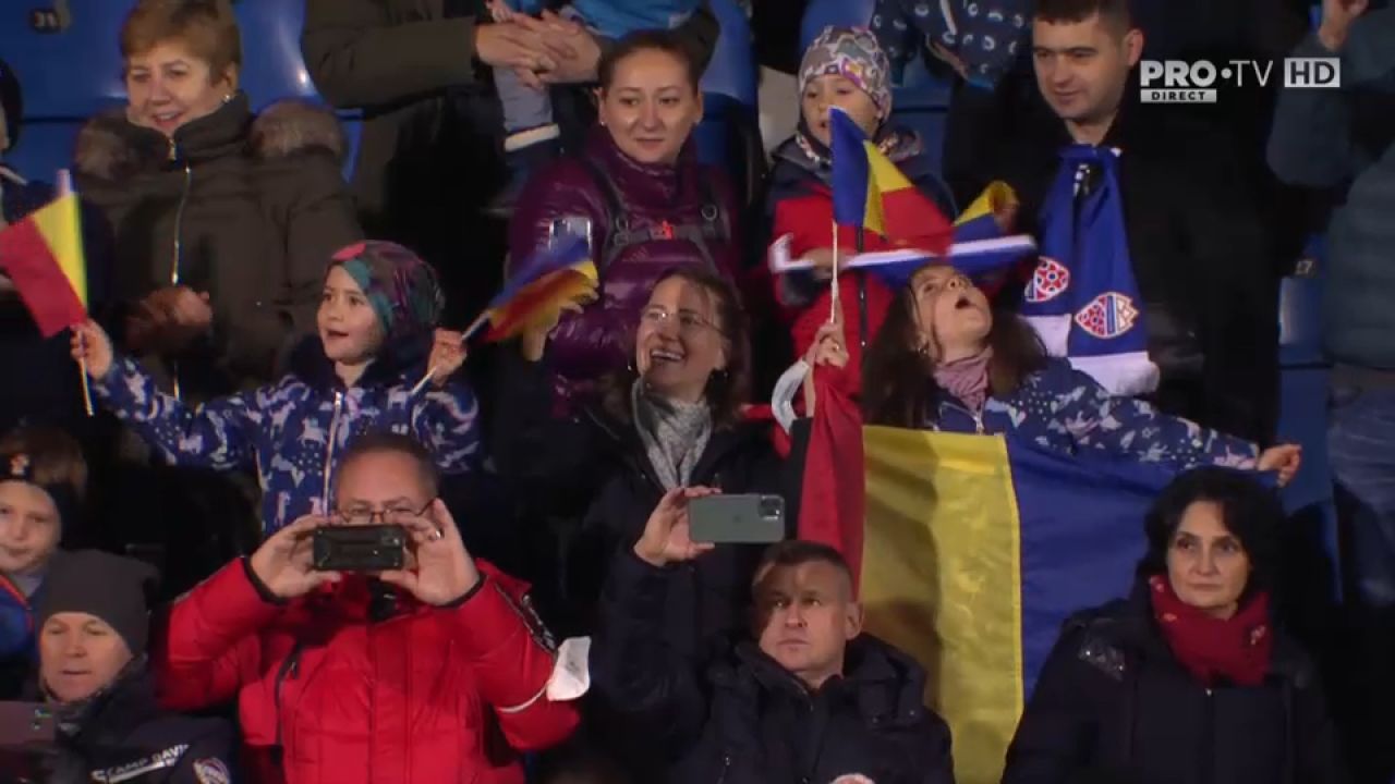 Atmosferă incredibilă pe stadionul din Vaduz. Peste 2000 de români au cântat cu sufletul la gură imnul național _14