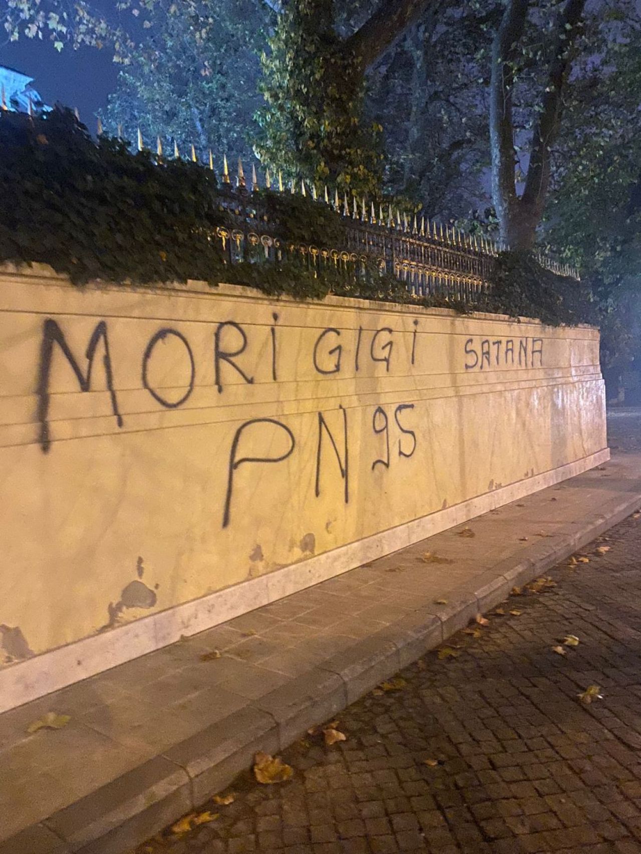 Derapaj incredibil al suporterilor FCSB la adresa lui Becali! Reacție dură a fanilor după demiterea lui Edi Iordănescu_1