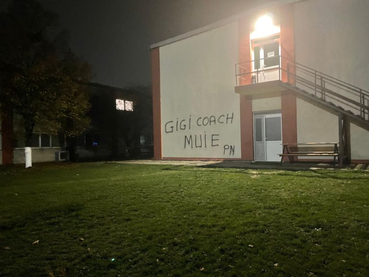 Derapaj incredibil al suporterilor FCSB la adresa lui Becali! Reacție dură a fanilor după demiterea lui Edi Iordănescu_3