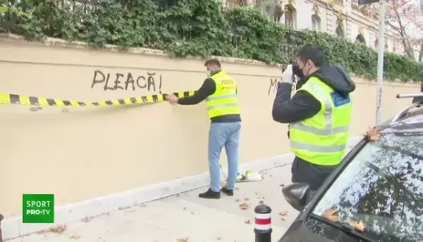 Suporterii lui FCSB ”au atacat” și palatul lui Gigi! A sosit și poliția criminalistică