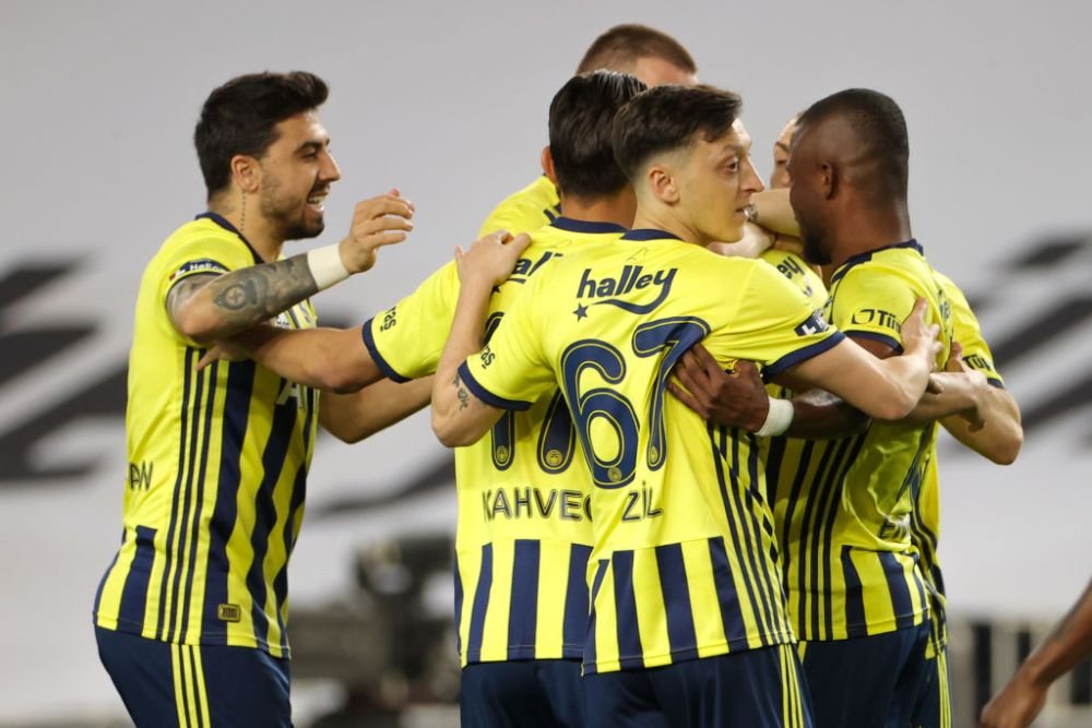 „Regele asisst-urilor” nu își mai revine! Mesut Ozil în conflict cu antrenorul de la Fenerbahce_2