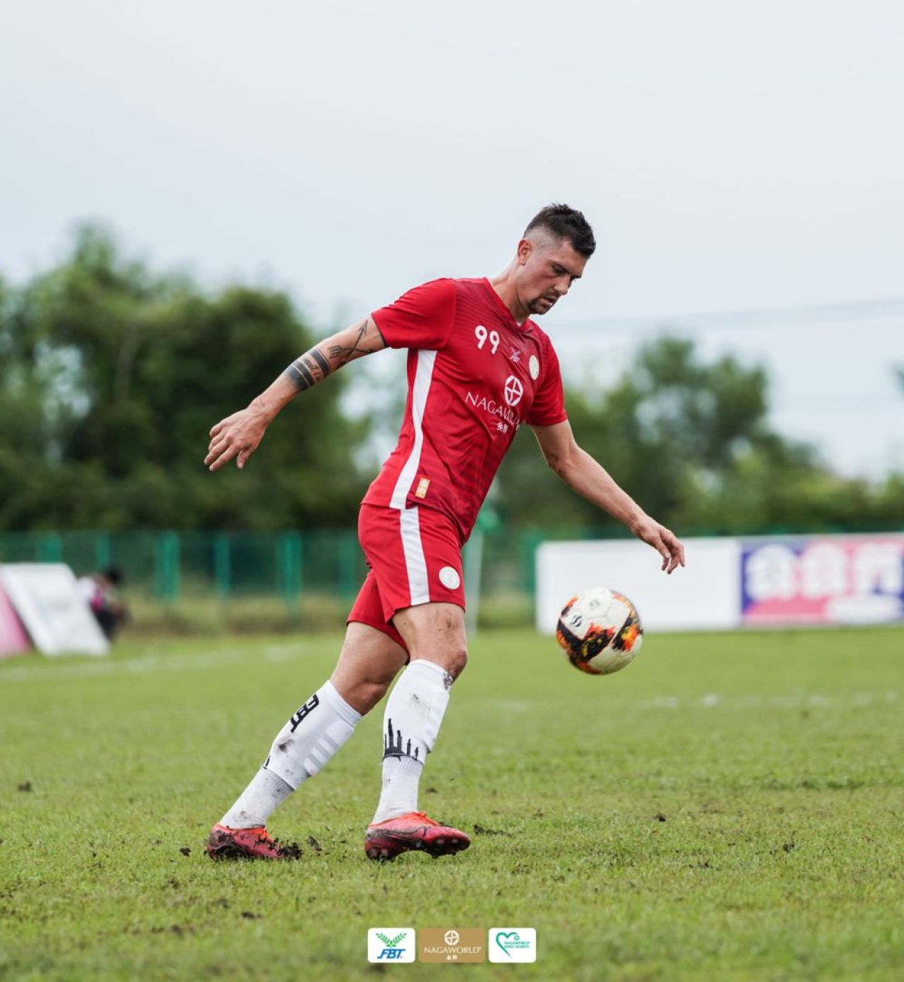 Un fotbalist cu cetățenie română înscrie pe bandă rulantă în... Cambodgia! A jucat în nouă țări, dar niciodată în România_7