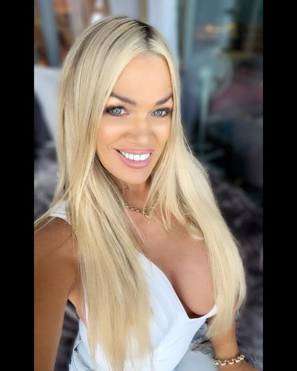 Ea este cea mai sexy bunică din lume. Incredibil ce vârstă are și care sunt secretele frumuseții ei_11