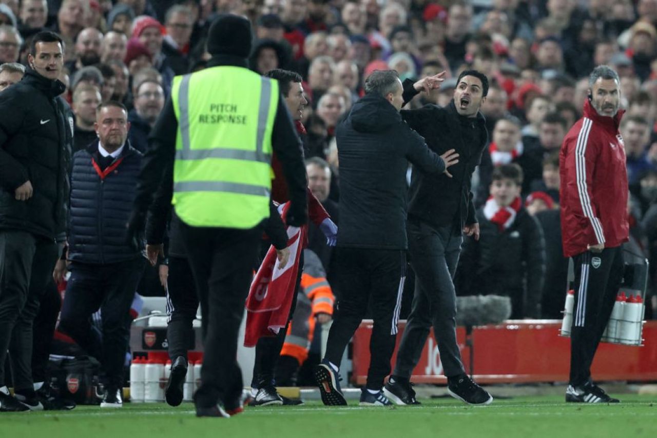 Klopp și Arteta, la un pas de bătaie pe marginea terenului. Au intervenit forțele de ordine să-i despartă_3