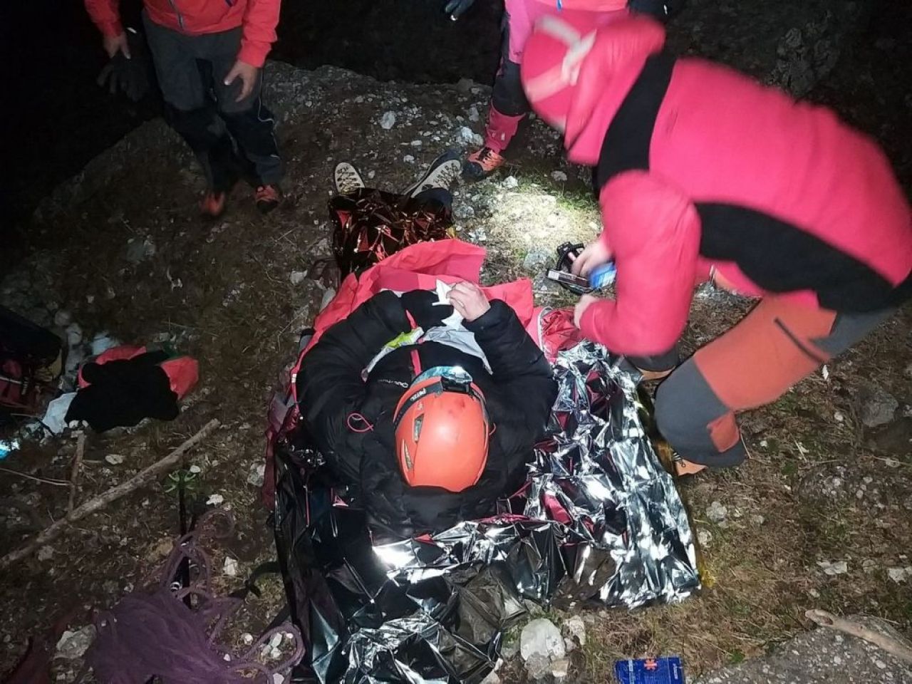 A căzut câțiva metri în gol în timpul cățărării pe munte! În ce stare au găsit-o salvatorii_1