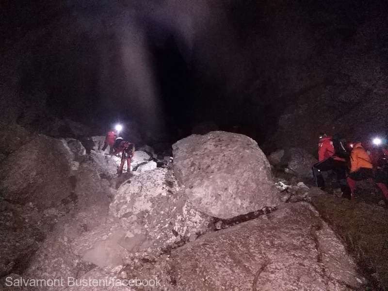 A căzut câțiva metri în gol în timpul cățărării pe munte! În ce stare au găsit-o salvatorii_4