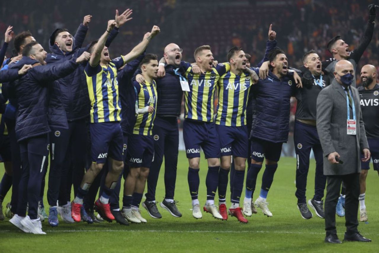 Pereira, primul antrenor străin care-l învinge acasă pe Terim după 20 de ani: ultimul a fost Mircea Lucescu. Fanii au sărbătorit pe străzi_1