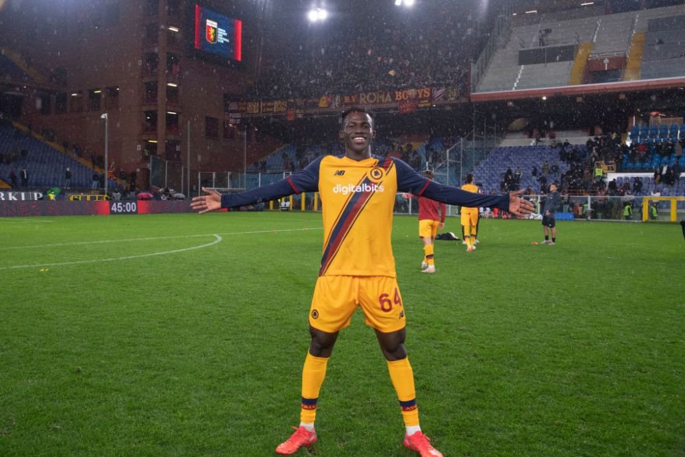 Mourinho a descoperit o nouă 'perlă' la AS Roma! „The Special One” one s-a ținut de cuvânt și i-a adus cadoul la antrenament_4