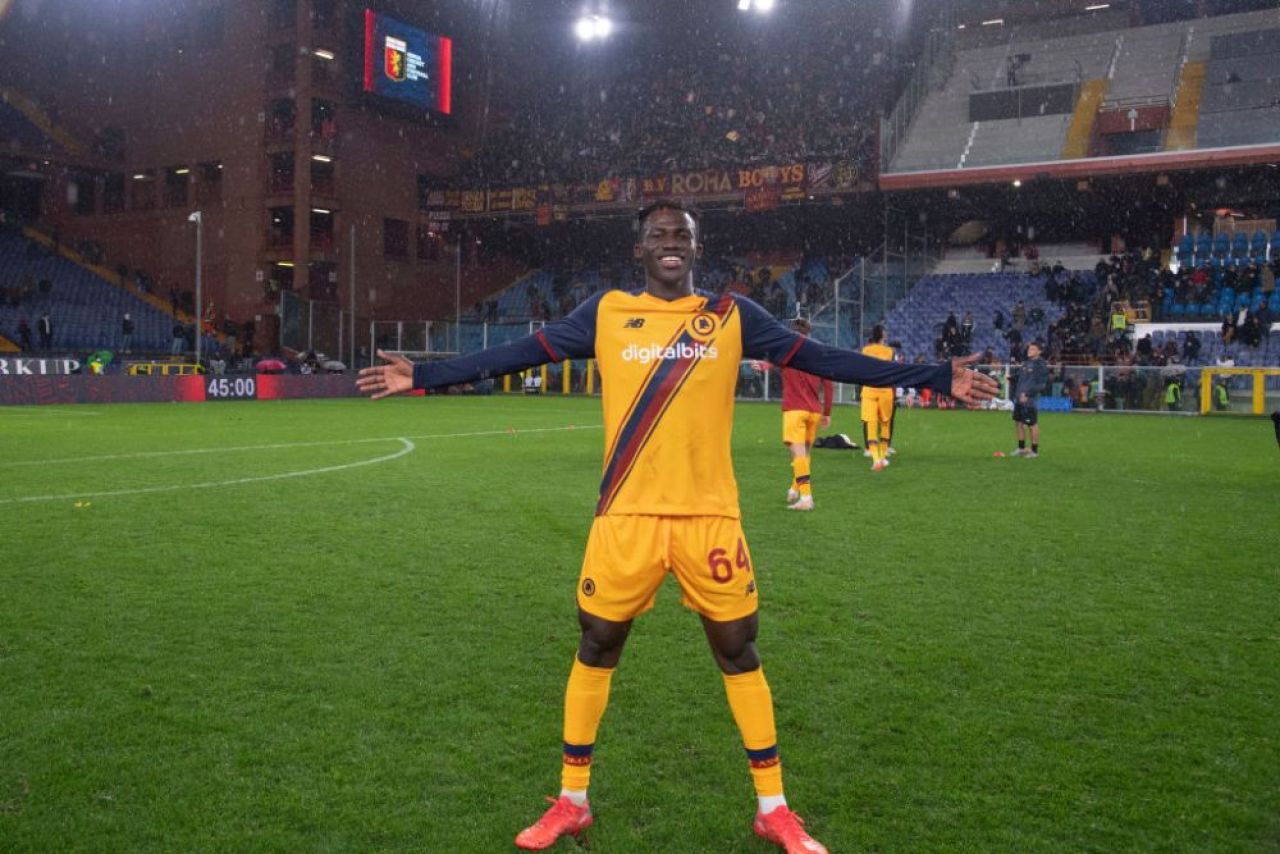 Mourinho a descoperit o nouă 'perlă' la AS Roma! „The Special One” one s-a ținut de cuvânt și i-a adus cadoul la antrenament_4
