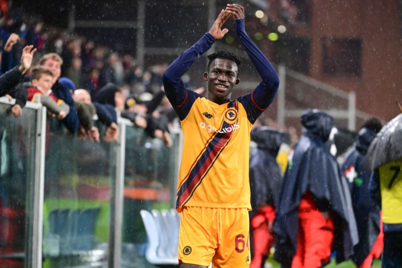 Mourinho a descoperit o nouă 'perlă' la AS Roma! „The Special One” one s-a ținut de cuvânt și i-a adus cadoul la antrenament_6