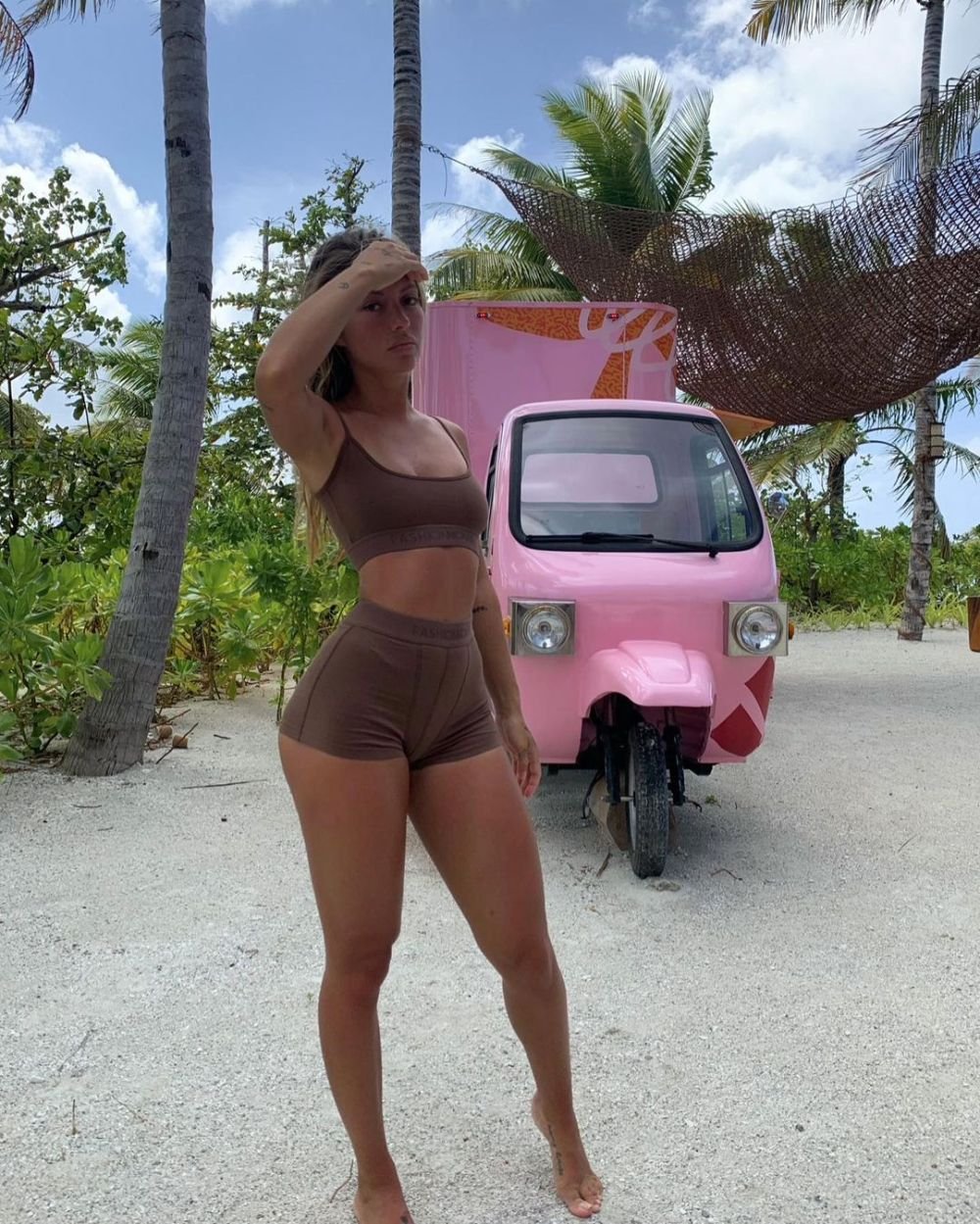 Cele mai sexy gemene au lovit din nou! Apariții incendiare pe plajele din Maldive _19