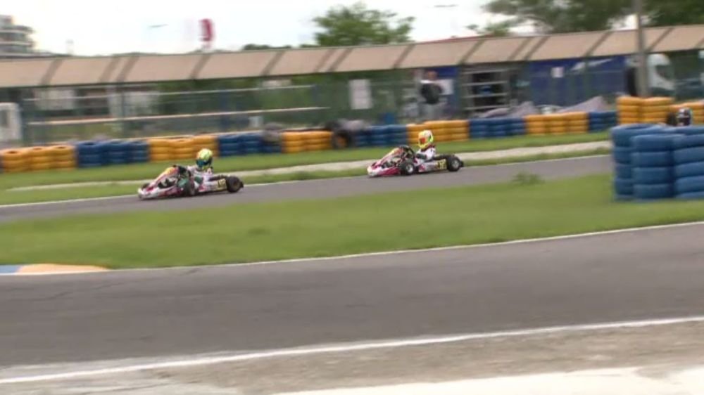 Un puști de 12 ani din România a reușit să câștige titlul mondial la karting, la categoria sa_4