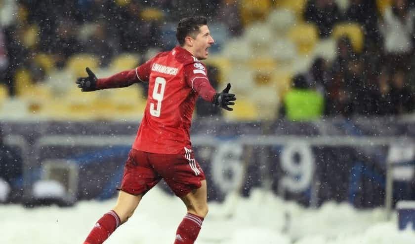 Lewandowski, din nou magistral! &bdquo;Foarfecă&rdquo; superbă &icirc;n meciul cu echipa lui Mircea Lucescu